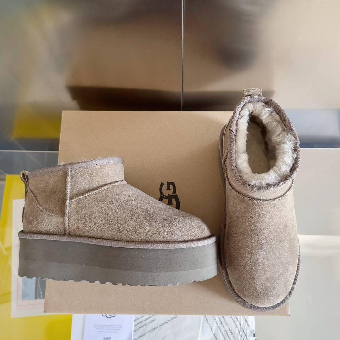 UGG CLASSIC MINI CON PLATEAU