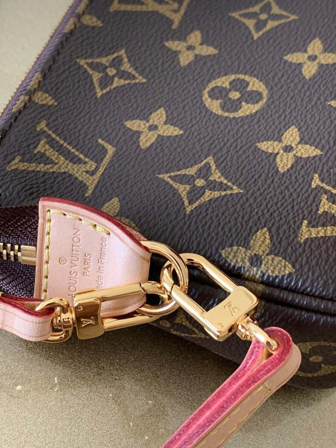 LV POCHETTE ACCESSOIRES NM