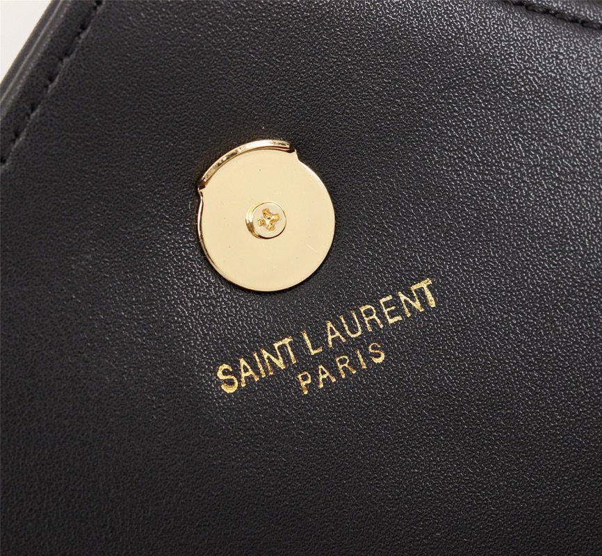 YSL BORSA ENVELOPE GRANDE IN PELLE GOFFRATA GRAIN DE POUDRE TRAPUNTATA